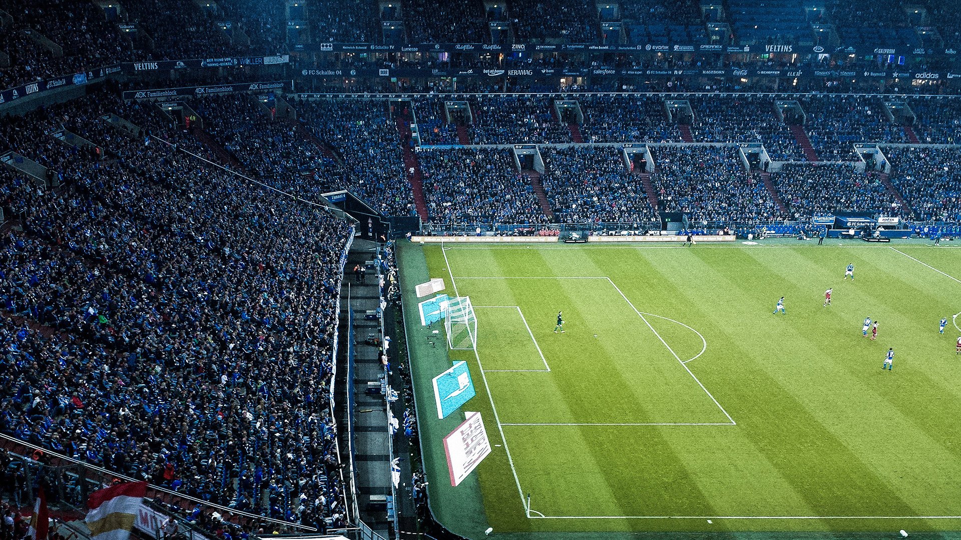 芬兰队在比赛场上斩获关键胜利，晋级成功，芬兰已组联赛