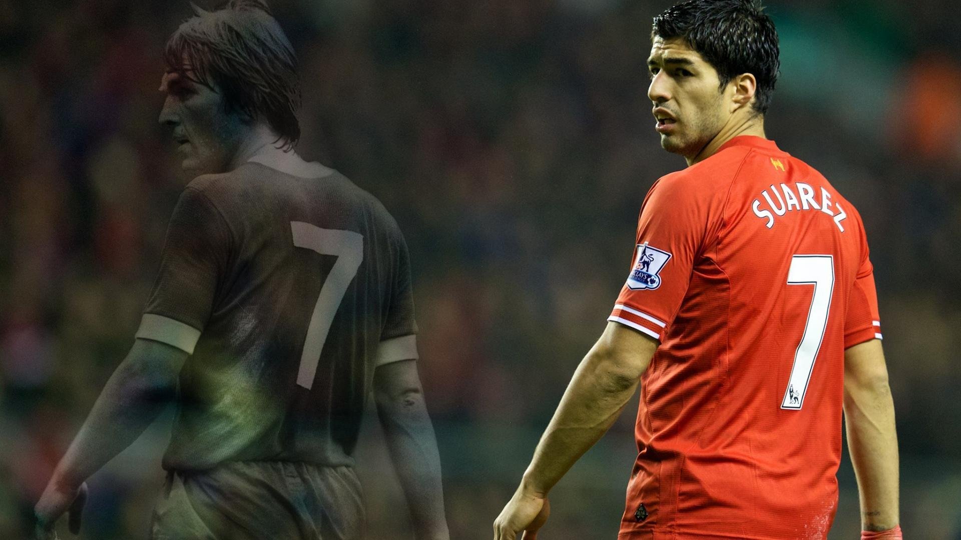 著名球员在比赛中展现出众技艺，助球队获胜，著名球员足球